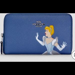 Coach & Disney Medium Id Zip Wallet W/ Cinderella!